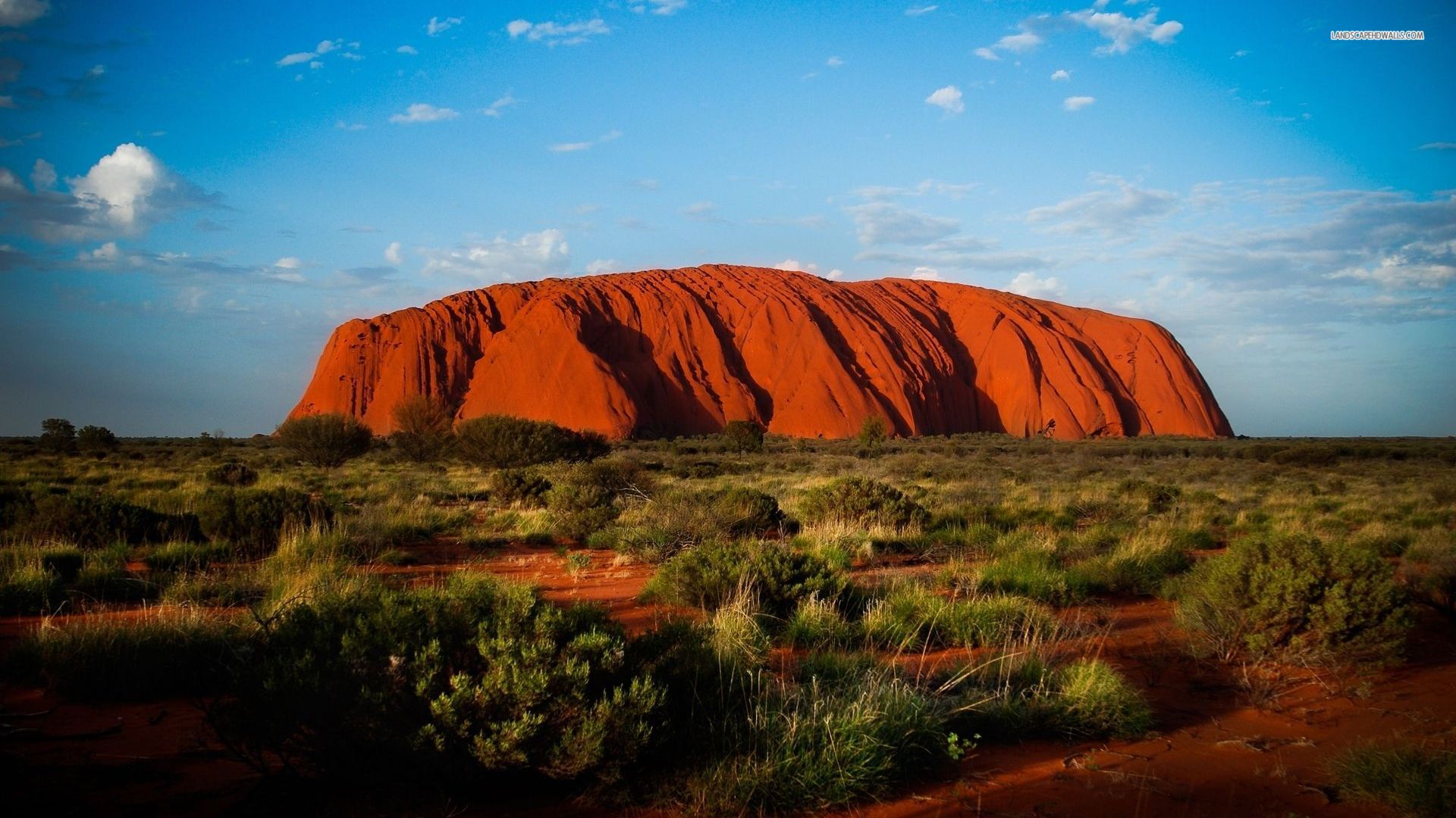 396820-uluru